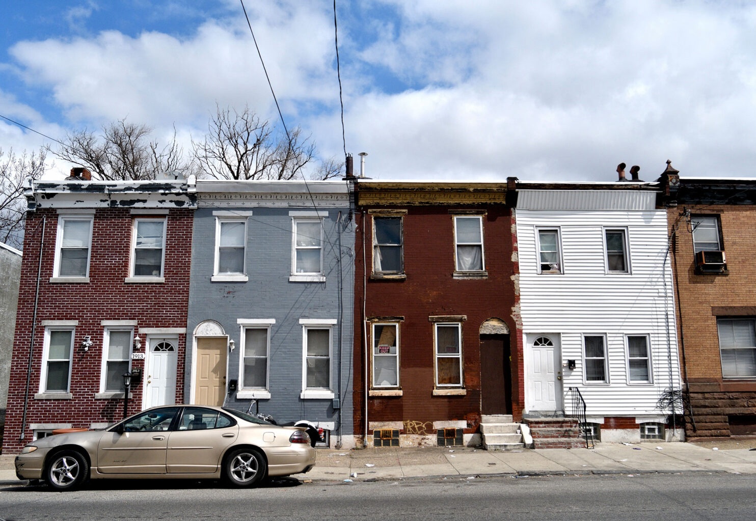 A new study suggests that neighborhood poverty affects children's behavior. (Getty Images)